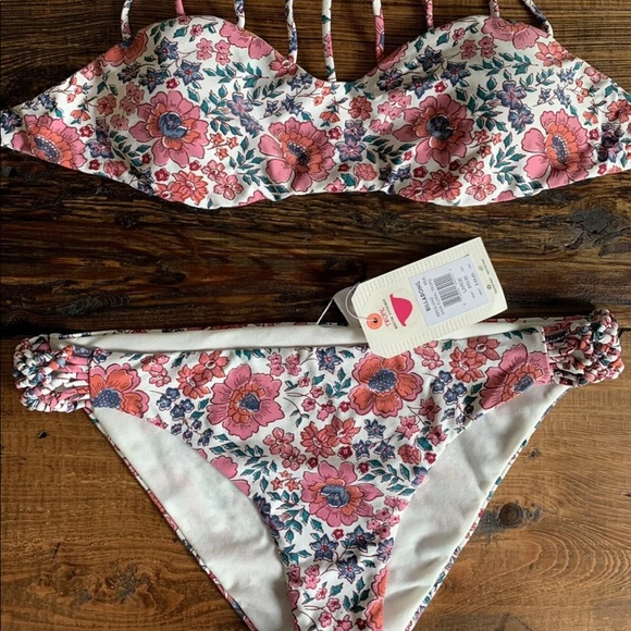 Billabong Other - BillaBong swimsuit bikini summer style floral
